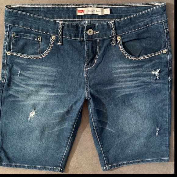 Levi’s shorts - Picture 2 of 3